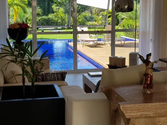 Imagem CONDOMINIO QUINTAS DE SAÚIPE - CASA TOTALMENTE MOBILIADA, DECORADA, MODELO DO RENOMADO ARQUITETO DAVI BASTOS: 330m2 DE ÁREA, 3 SUITES SALA AMPLIADA