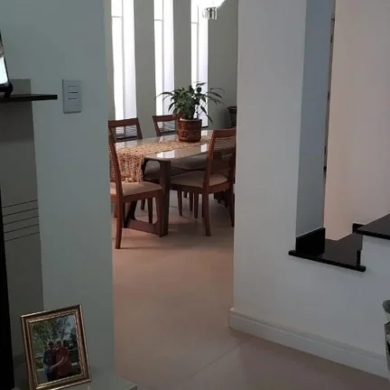 Imagem Sobrado para Venda por R$1.200.000,00 com 450m², 4 dormitórios, 1 suite e 3 vagas - Centro, Taubaté / SP - Cód. BDI36899