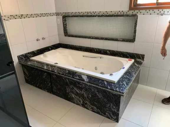 Imagem VENDO CASA DE 3 QUARTOS, LINEAR COM 1.382,00M2 DE TERRENO.