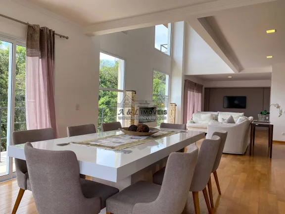 Imagem Casa à venda em Campos do Jordão – Com 4 dormitórios e vista exuberante