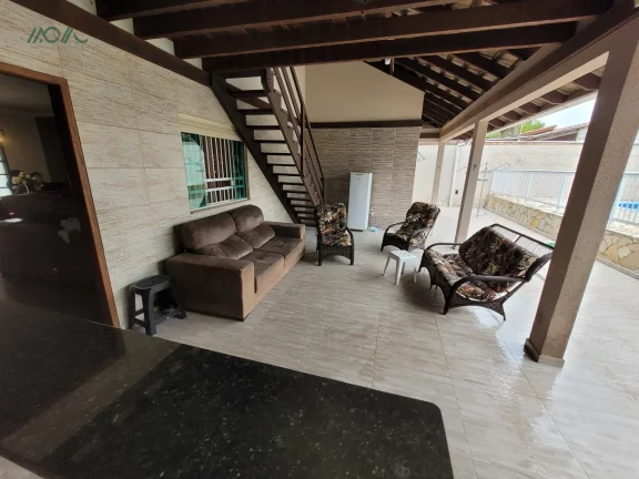 Imagem Casa com Piscina no centro de Itapoá