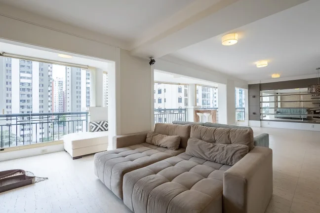 Imagem Apartamento 198M², 3Q, 3 Suítes, 3 Banheiros, 3 Vagas, Piscina Coberta, Academia, Quadra, Sauna, Salão de Festas, Playground, Depósito.