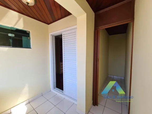 Imagem Sobrado com 3 suítes e 4 vagas em Vila Pires, Santo André/SP !!
