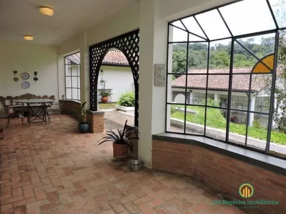 Imagem Cond Forest Hills - Casa Colonial, 4 sts e piscina! Ao lado do clube!