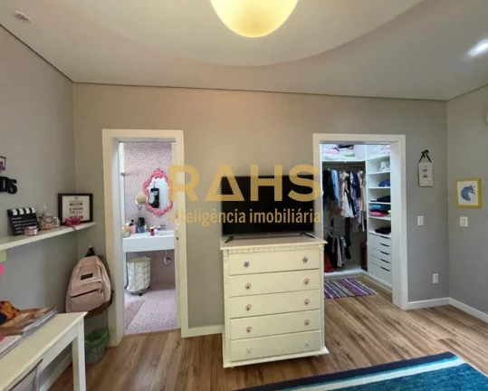 Imagem Linda casa com piscina e pista de skate no bairro São Marcos. Se tem algo que esse momento de pande...