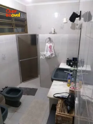 Imagem Casa à venda no Jardim Paulistano, Ribeirão Preto-SP: 3 quartos, 1 suíte, 2 salas, 4 banheiros, 3 vagas de garagem. 206 m². Zona leste! Quer Imóvel Negócios Imobiliários.