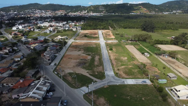 Imagem Terreno à venda em Garopaba-SC, bairro Ambrósio. Escriturado, 362m², com financiamento. Perto do centro e praias.