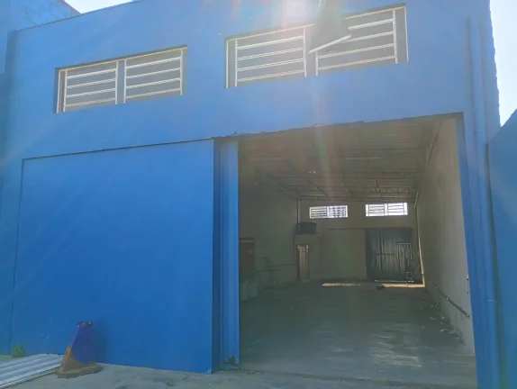 Imagem Galpão Comercial com 200 m2 na Avenida Doutor Américo Figueiredo!