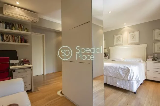 Imagem Luxuoso Apartamento de Alto Padrão em região nobre. Fácil acesso transporte coletivo e as margina...
