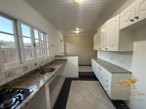 Imagem Casa disponível para locação com 03 dormitórios e vaga de garagem