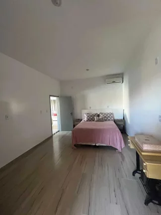 Imagem Casa com 3 dormitórios sendo 2 suítes e 4 vagas de garagem em São Francisco do Sul- SC