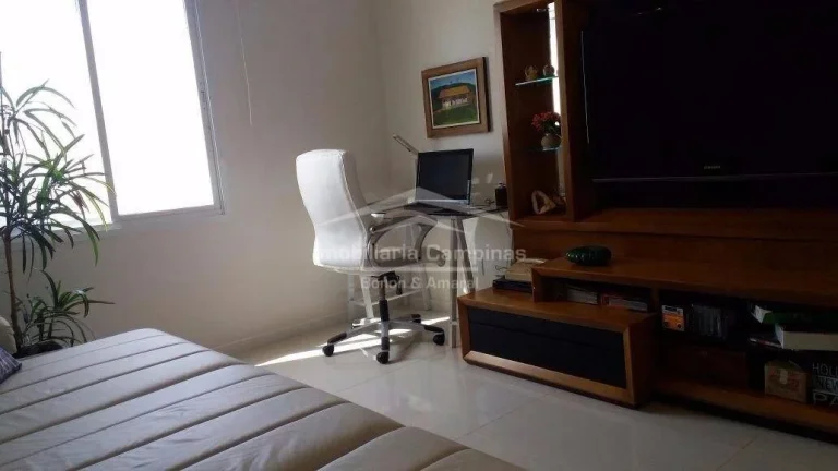 Imagem Casa espaçosa com 4 quartos, 1 suíte, 4 banheiros e diversas comodidades

Esta casa ampla oferece ...