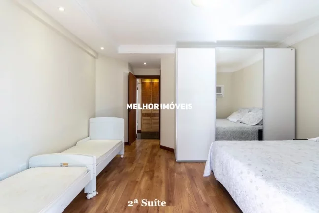 Imagem Apartamento à venda na Quadra mar com 5 Suítes sendo 2 máster localizado no centro de Balneário Camboriú