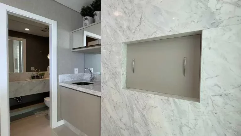 Imagem Apartamento mobiliado com 4 suítes sendo 2 plenas e 2 demi, 3 vagas de em Balneário Camboriú/SC