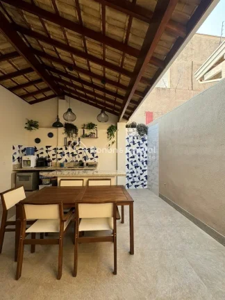 Imagem Este charmoso sobrado, totalmente planejado e recém reformado, oferece conforto e praticidade para ...