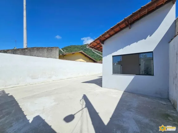 VENDE SE EXCELENTE CASA NO PEREQUE AÇU
