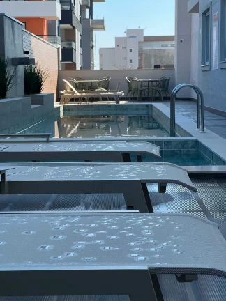 Imagem Apartamento com 3 dormitórios sendo 1 suíte e 2 vagas de garagem em Itapoá/SC