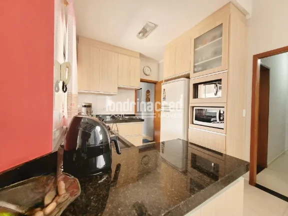 Imagem Casa com 3 Quartos (2 Suítes), 4 Banheiros, Edícula Completa e 2 Vagas no Jardim Oriente – 250m² de Terreno e 160m² de Construção