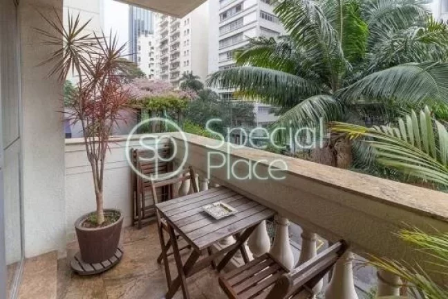 Imagem Lindo apartamento com prédio clássico e imponente. São 197m² de área privativa, 3 dormitórios ...