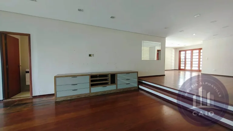 Imagem Casa para Retrofit com 220m² por R$ 1.845.000,00 - Alphaville/ SP