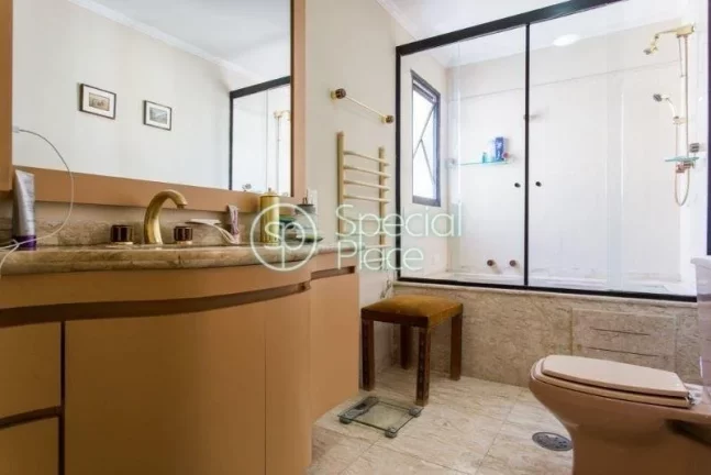 Imagem Excelente cobertura duplex com 400m² em Moema. O piso superior dispõe de uma bela área de lazer p...