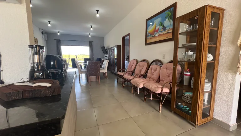 Imagem Chácara em Araçoiaba da Serra-SP, Bairro Campo do Meio: 3 Quartos, 2 Suítes, 1 Sala, 4 Banheiros, 2 Vagas, 250m².