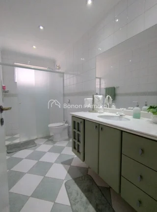 Imagem Apresentamos esta belíssima casa, muito bem localizada, ideal para quem busca conforto, segurança ...