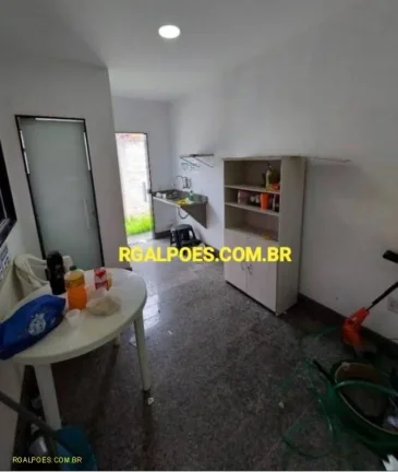 Imagem Galpão para Locação em DUQUE DE CAXIAS, Capivari, 2 banheiros