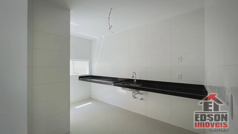 Imagem À venda casa em condomínio com 3 quartos, sendo 1 suíte e 2 demi-suíte