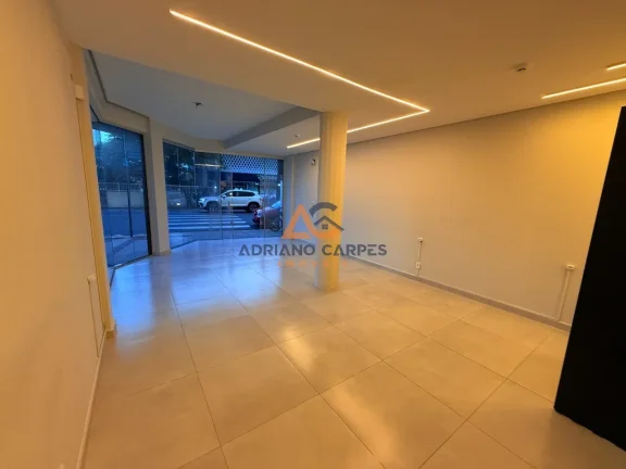 Imagem Aluguel Anual de sala comercial de esquina no Centro de Piçarras, Adriano Carpes Imóveis Aluga