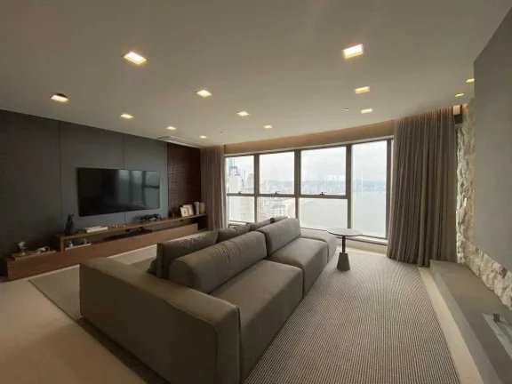 Imagem Apartamento mobiliado com 5 dormitórios sendo 4 suítes e 3 vagas de garagem em Balneário Camboriú