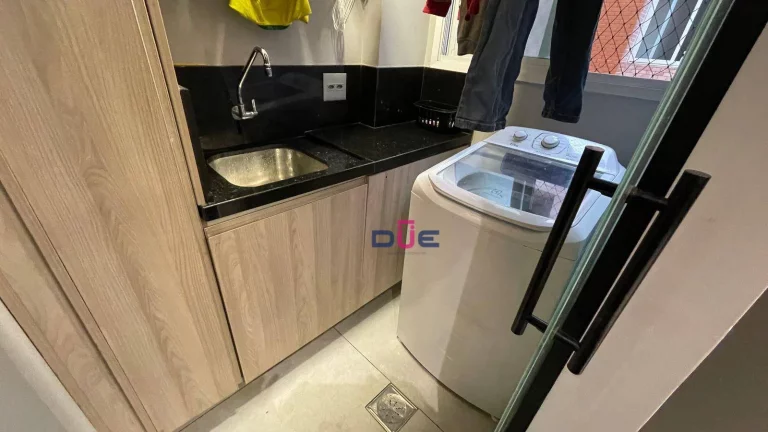 Imagem Lindo sobrado triplex com 2 suites, 4 banheiros, espaço goumert com churrasqueira, garagem box , piscina e salão de festas.