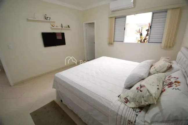 Imagem Esta casa é uma excelente opção para quem busca conforto e funcionalidade. Com três quartos, sen...