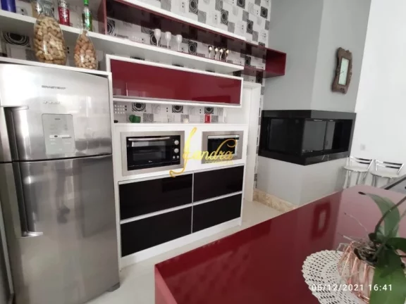 Imagem Excelente Casa no Condomínio Capão Ilhas! Estilo Contemporânea, mobiliada e decorada, composta por 03 suítes