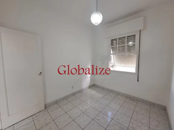 Imagem Apartamento à venda com 55m², 2 quartos, elevador, vaga, 1 quadra da praia por R$427.000,00 no Boqueirão em Santos