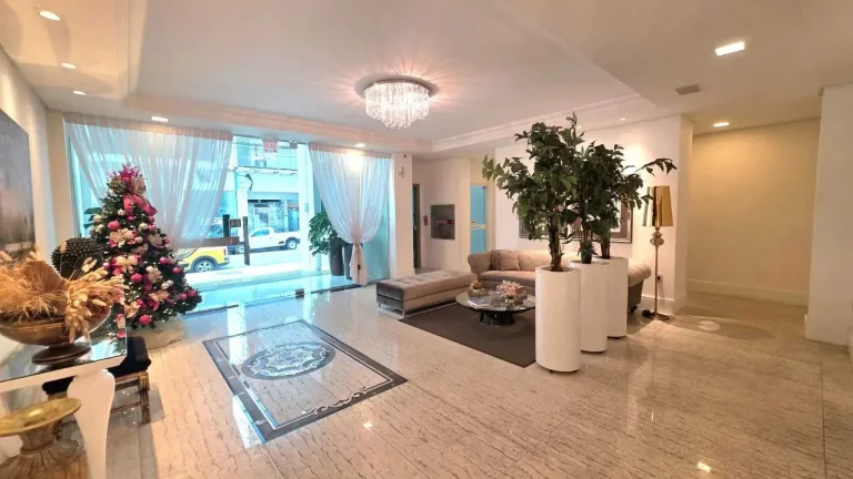 Imagem Apartamento com 3 dormitórios sendo 1 suíte e 2 vagas de garagem em Balneário Camboriú/SC