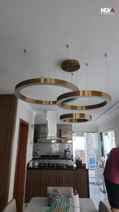 Imagem Esta magnífica casa oferece 5 suítes, sendo 1 suíte master com closet e banheira, perfeita para q...