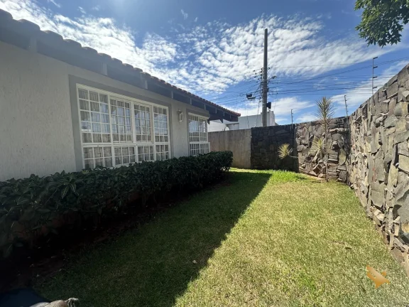 Imagem Casa 361m² em Terreno de 829m² – Campo Grande – 3 Suítes, 6 Banheiros, Energia S