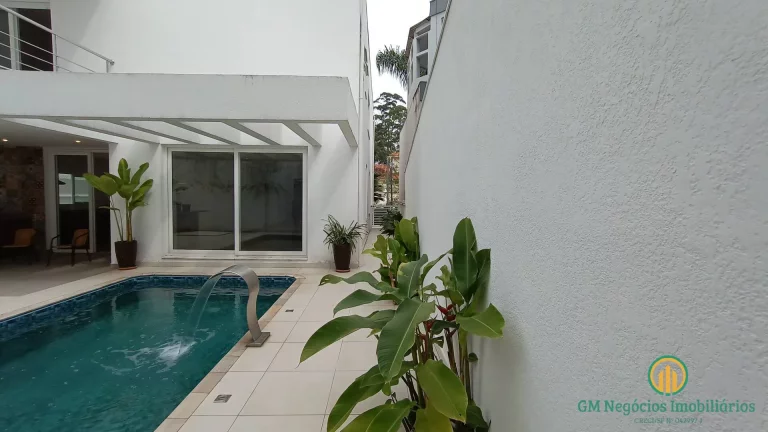 Imagem Casa com 3 suítes e piscina em condomínio de alto padrão na Granja Viana
