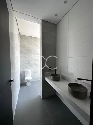 Imagem Condomínio Sunlake - Venda Sobrado AC 225 m² | AT 280 m² | 3 Dormitórios | 3 Suítes | 5 Banheiros | 4 Vagas