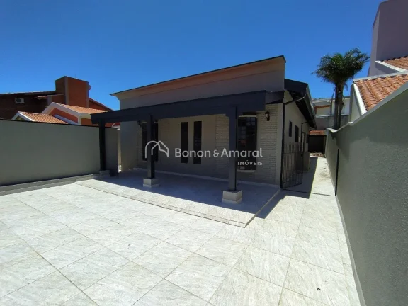Imagem Casa com ótima planta, oferecendo muito potencial de personalização. Necessita de reformas, mas c...