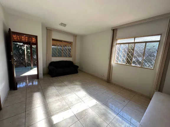 Imagem Casa com 2 Quartos, Suíte, Closet e 3 Vagas  Ideal para Moradia Confortável
✨ Alto pa...