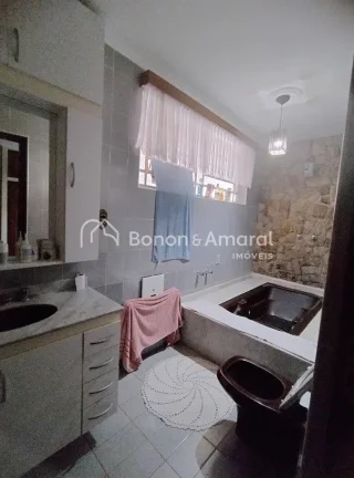 Imagem Oportunidade única: duas casas no mesmo terreno, com entradas independentes e uma localização pri...