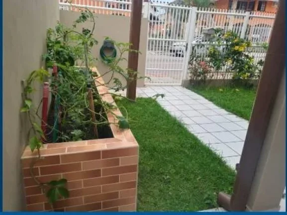 Imagem Casa à Venda em Canasvieiras – 4 Dormitórios 200 Metros da Praia