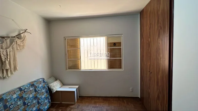 Imagem Casa à venda no bairro Vila Olímpica, Uberaba - 3 dormitórios, suíte, sacada e quintal!