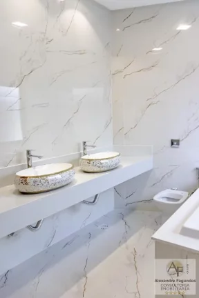 Imagem Casa em Condomínio para Venda em Senador Canedo, Jardins Bolonha, 4 dormitórios, 4 suítes, 5 banheiros, 4 vagas