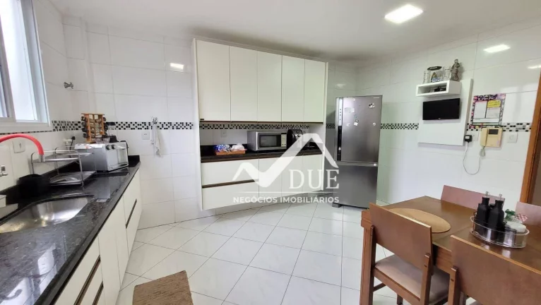 Imagem Casa com 3 suites à venda, 219 m² por R$ 1.650.000 - Embaré - Santos/SP