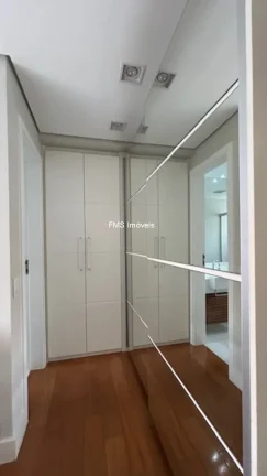Imagem Imperdível oportunidade: Apartamento de luxo com 3 quartos e 3 suítes em Moema, São Paulo - 210m² e 3 vagas de garagem!