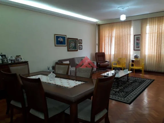 Imagem Excelente apartamento na praia de icaraí com pequena varanda lateral com vista parcial do mar,ampla sala de estar com 03 ambientes,sala de jantar,03