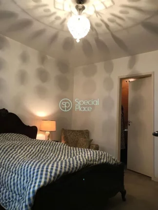 Imagem Oportunidade para reforma!!! Apartamento amplo com 180m2, 3 dormitórios ( 2 suítes ) e 2 vagas na ...